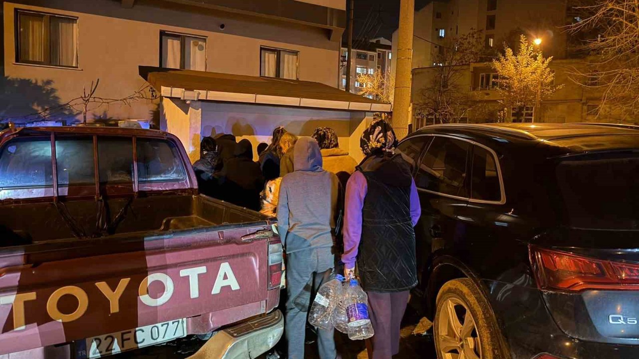 Keşan’da susuz hafta sonu: Vatandaş kaynak çeşmelerine akın etti
