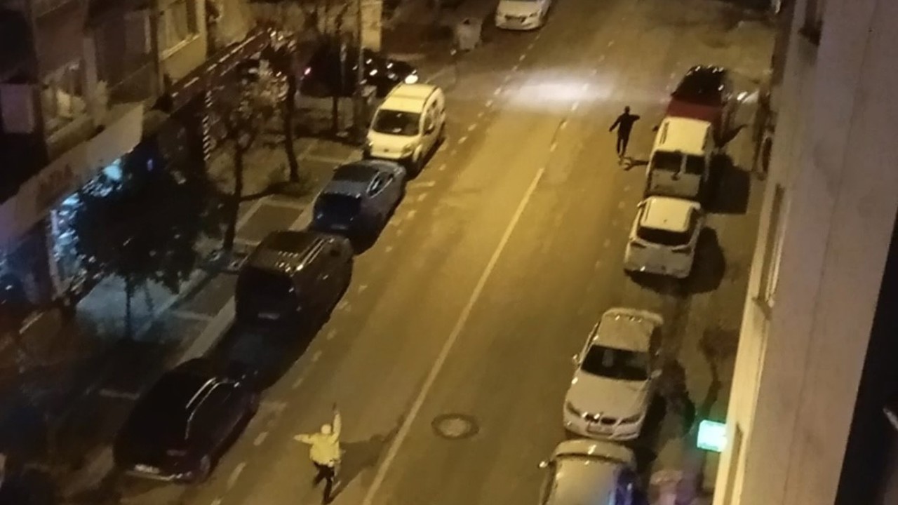 Alkollü sürücü önce araçla sonra koşarak kaçtı: Polis havaya defalarca ateş açtı, yine durmadı
