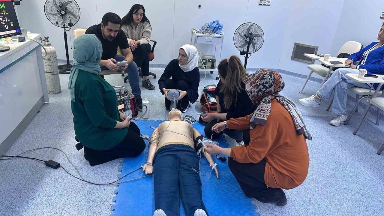Elazığ’da sağlık personeline temel eğitim verildi
