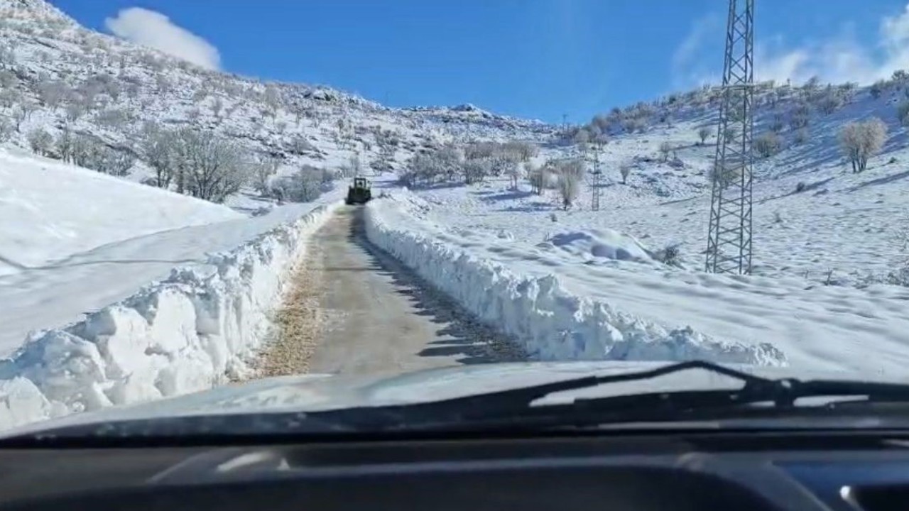 Siirt’te kar nedeniyle kapanan yollar açıldı
