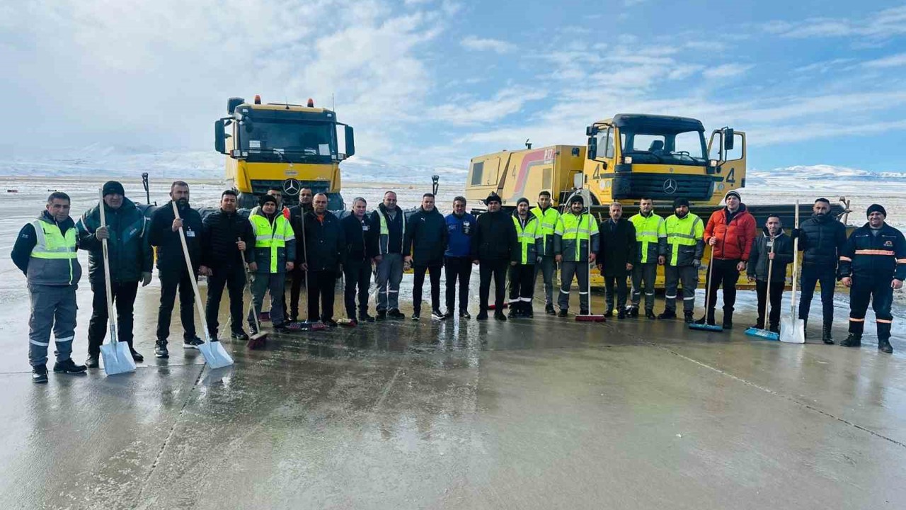 Iğdır’da kar yağışı hayatı olumsuz etkiledi: 53 köy yolu kapandı
