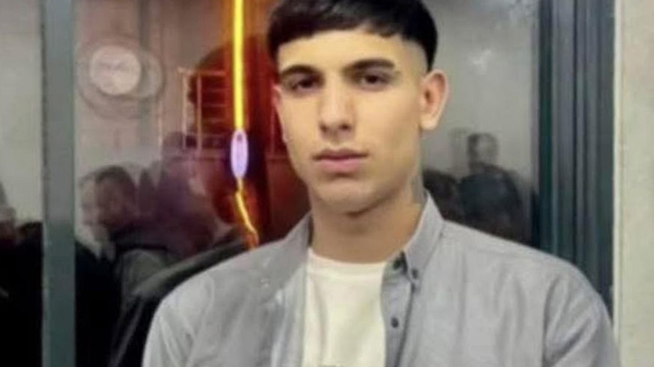 Derik’te bıçaklı kavga: 18 yaşındaki genç hayatını kaybetti
