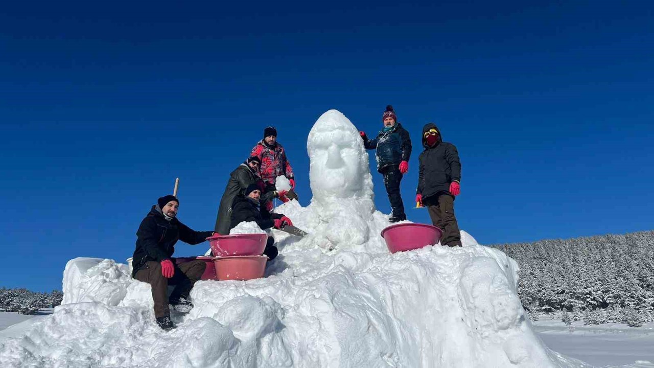 Sarıkamış’ın "Beyaz Dramı" kardan heykellerle canlanıyor
