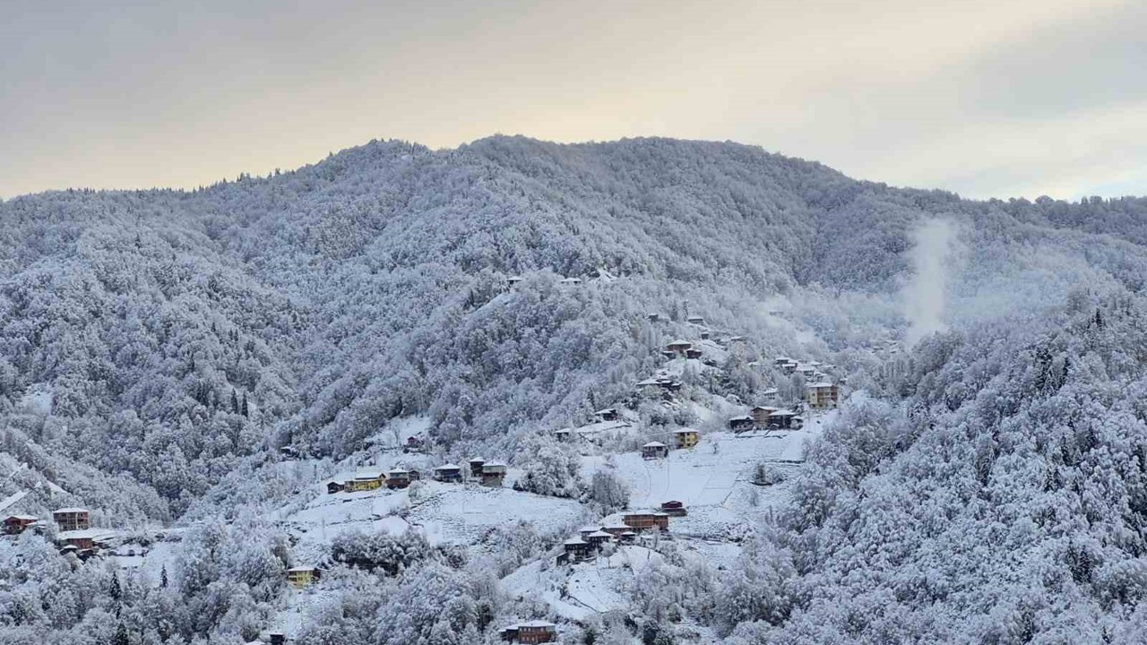 Rize’nin yüksek kesimlerinde kar kalınlığı 1 metreyi aştı
