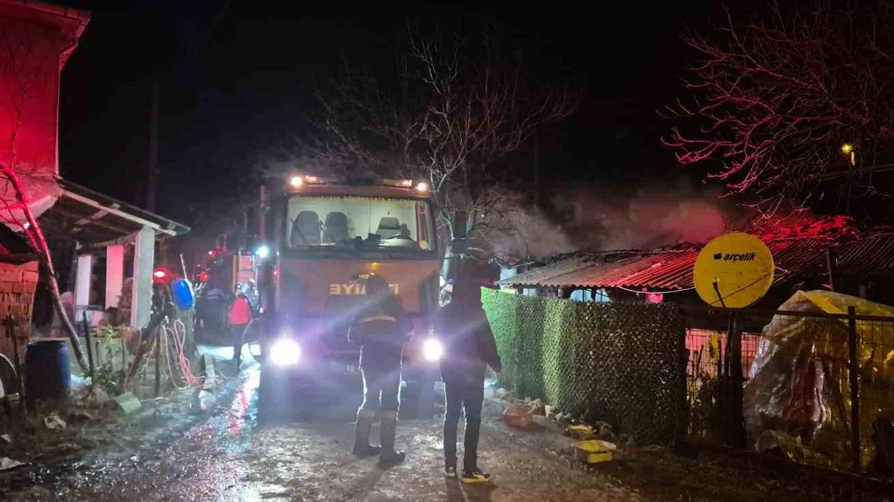 Bigadiç’te ev yangını: 1 ölü
