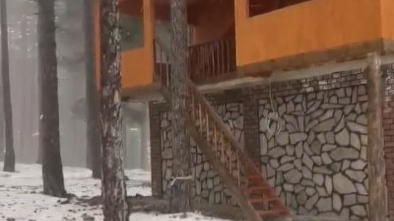 Amanoslar’da kışın ilk habercisi: Zorkun Yaylası beyaza büründü
