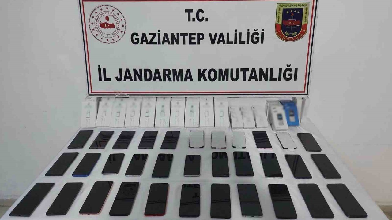 Gaziantep’te 800 bin TL değerinde  kaçak telefon ele geçirildi
