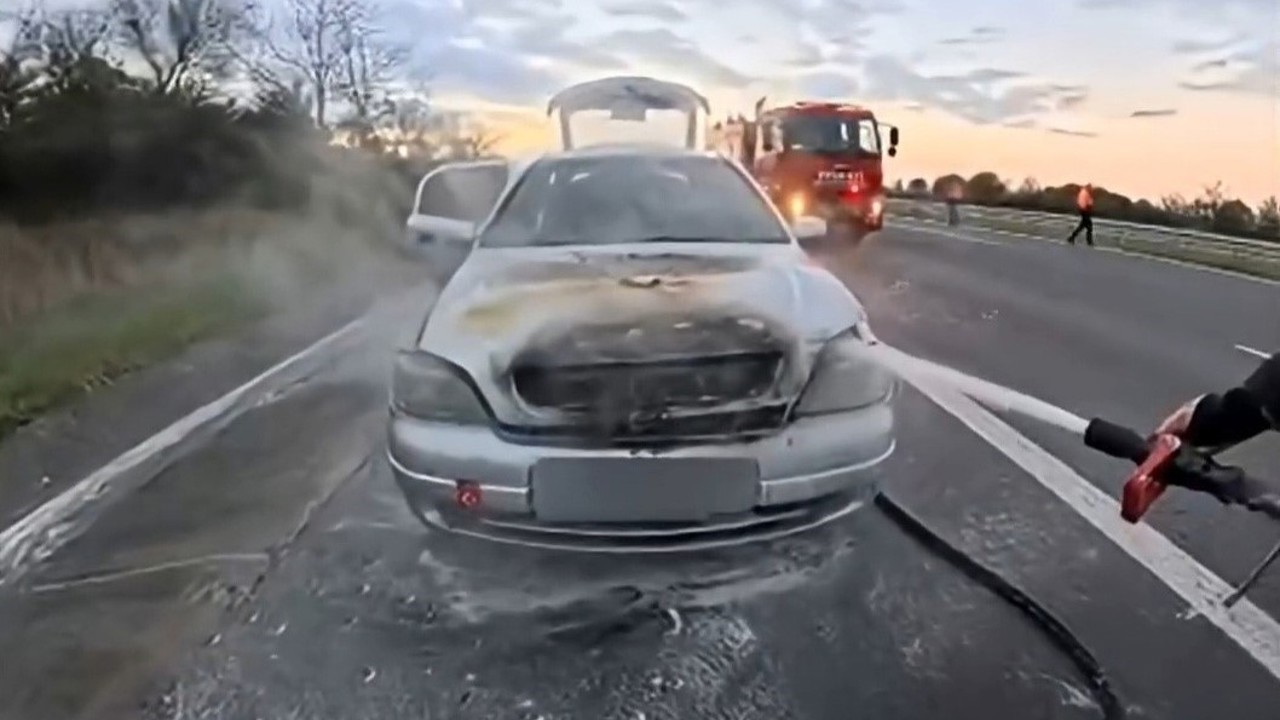 Tekirdağ-Kırklareli sınırında araç yangını: Ekipler zamanla yarıştı
