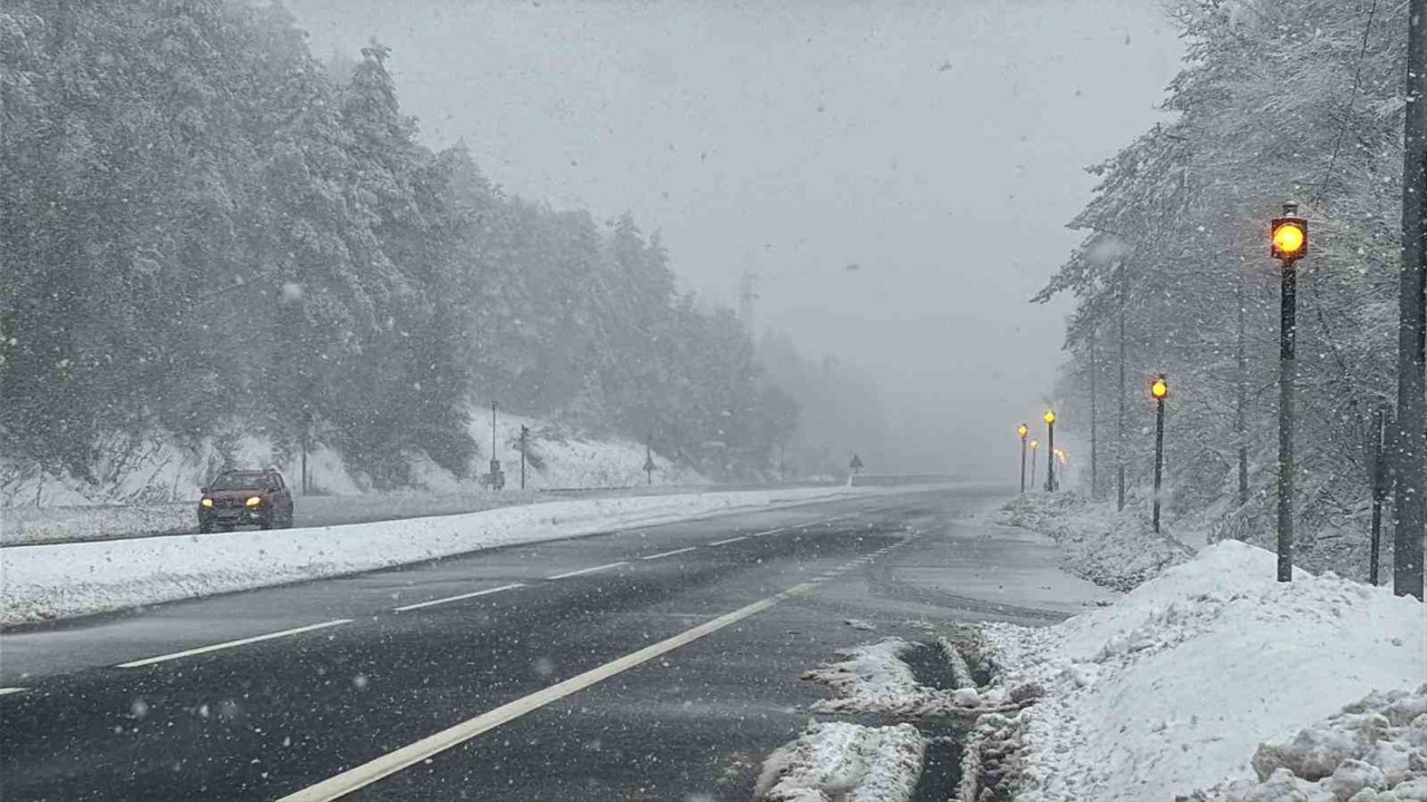 Bolu Dağı’nda kar yağışı yeniden başladı

