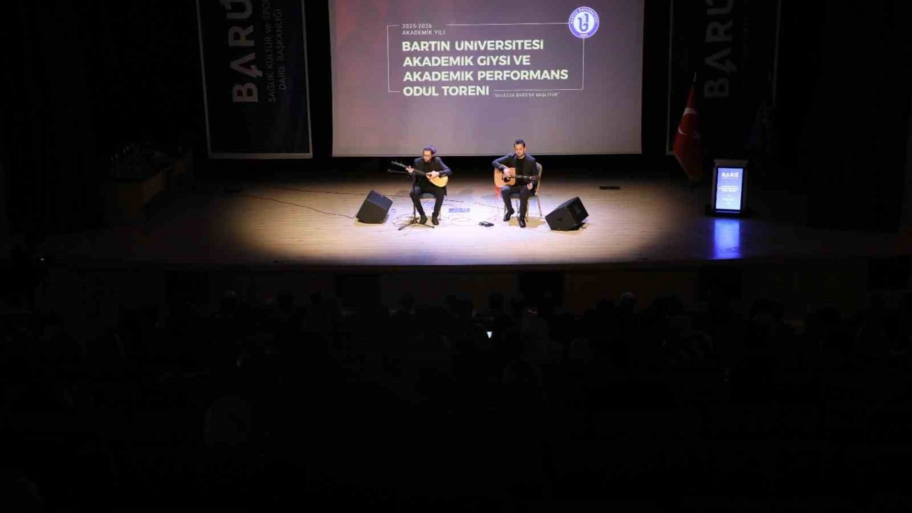 BARÜ’de "Akademik Giysi ve Akademik Performans Ödül Töreni" gerçekleştirildi
