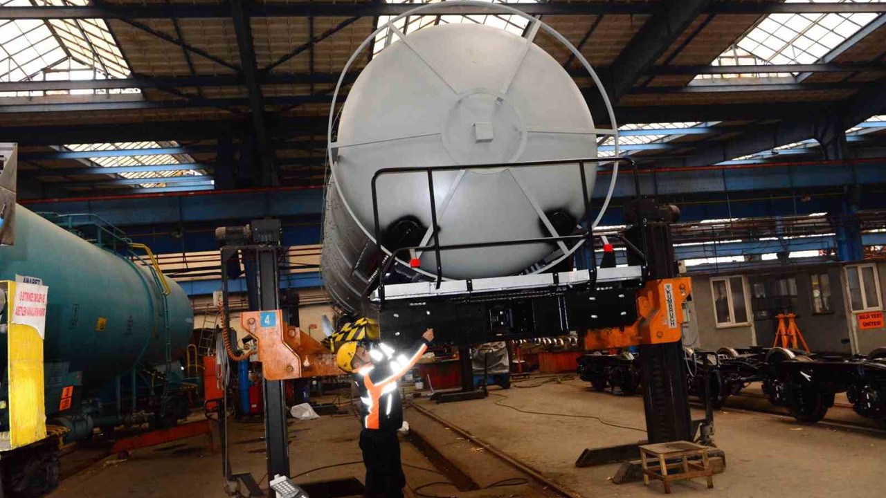 Bakan Uraloğlu: "Yeni yük vagonlarımız enerji kaynaklarının nakliyesinde ordumuzun lojistik gücüne güç katacak"
