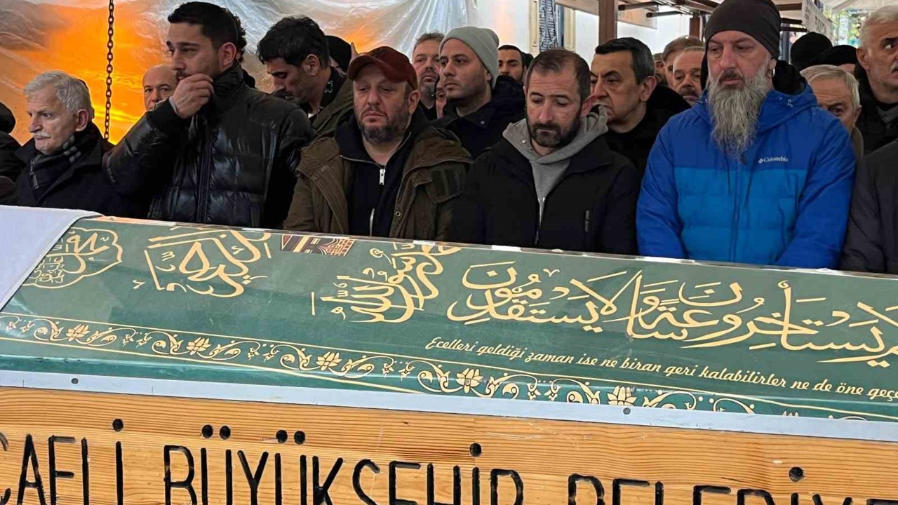 Ünlü oyuncu Serkan Keskin’in babası son yolculuğuna uğurlandı
