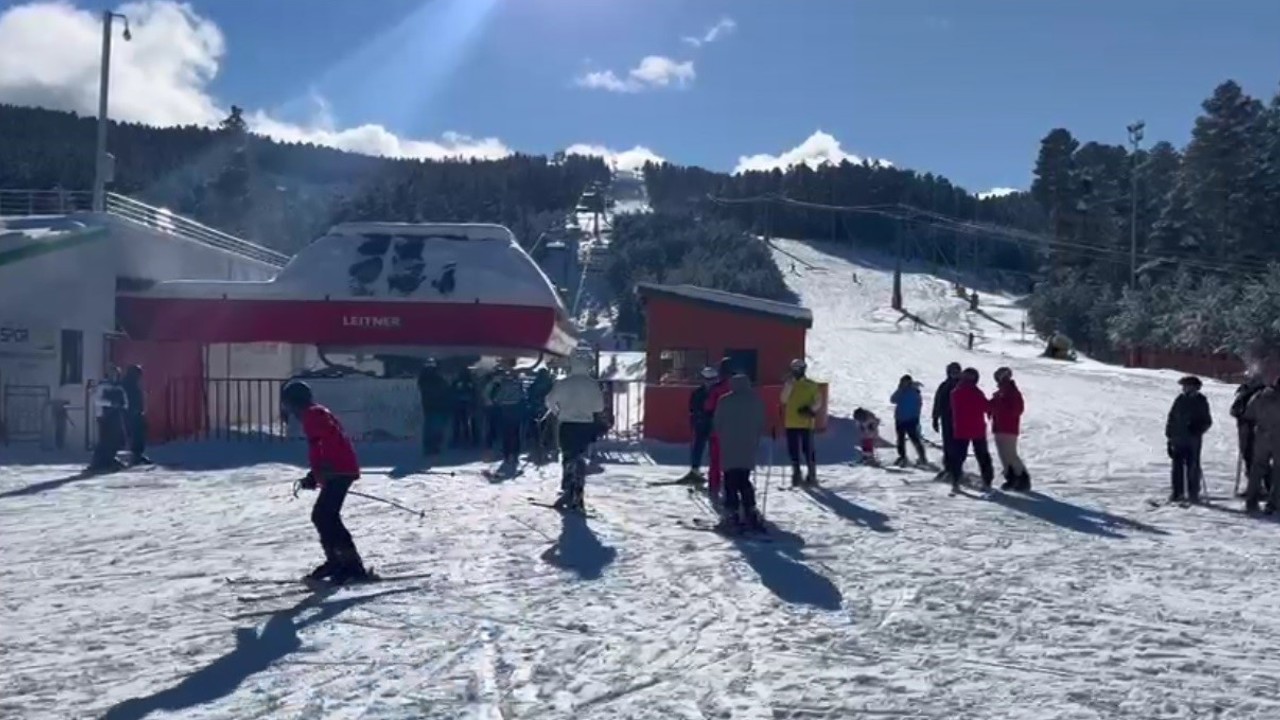 Sarıkamış Kayak Merkezi’nde hafta sonu yoğunluğu
