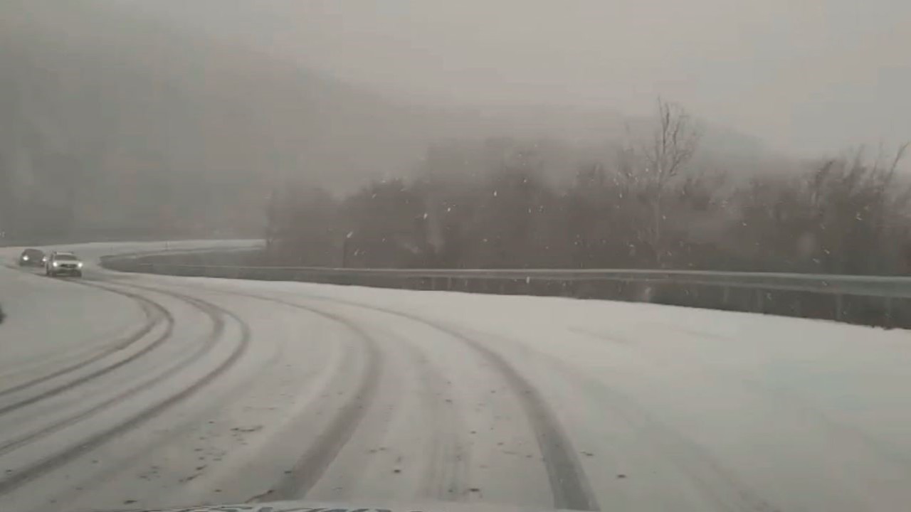 Kırklareli Mahyadağı bölgesinde kar yağışı: Yol trafiğe açık
