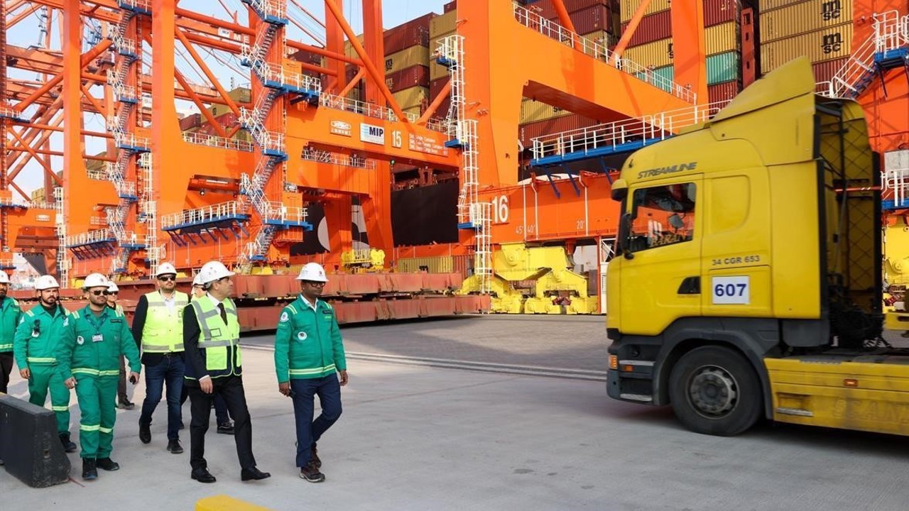 Mega gemilerin yeni adresi Mersin Limanı oldu
