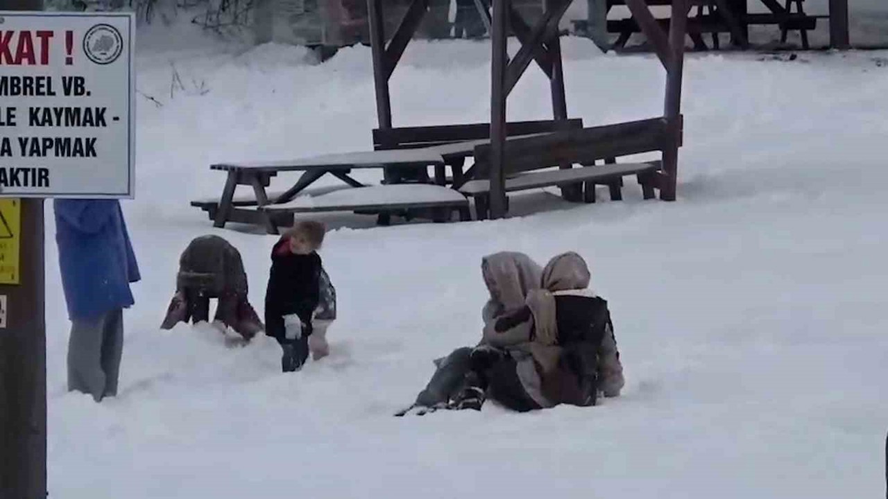 Abant’ta şambrel eğlencesi: Kayak pistine çevirdiler
