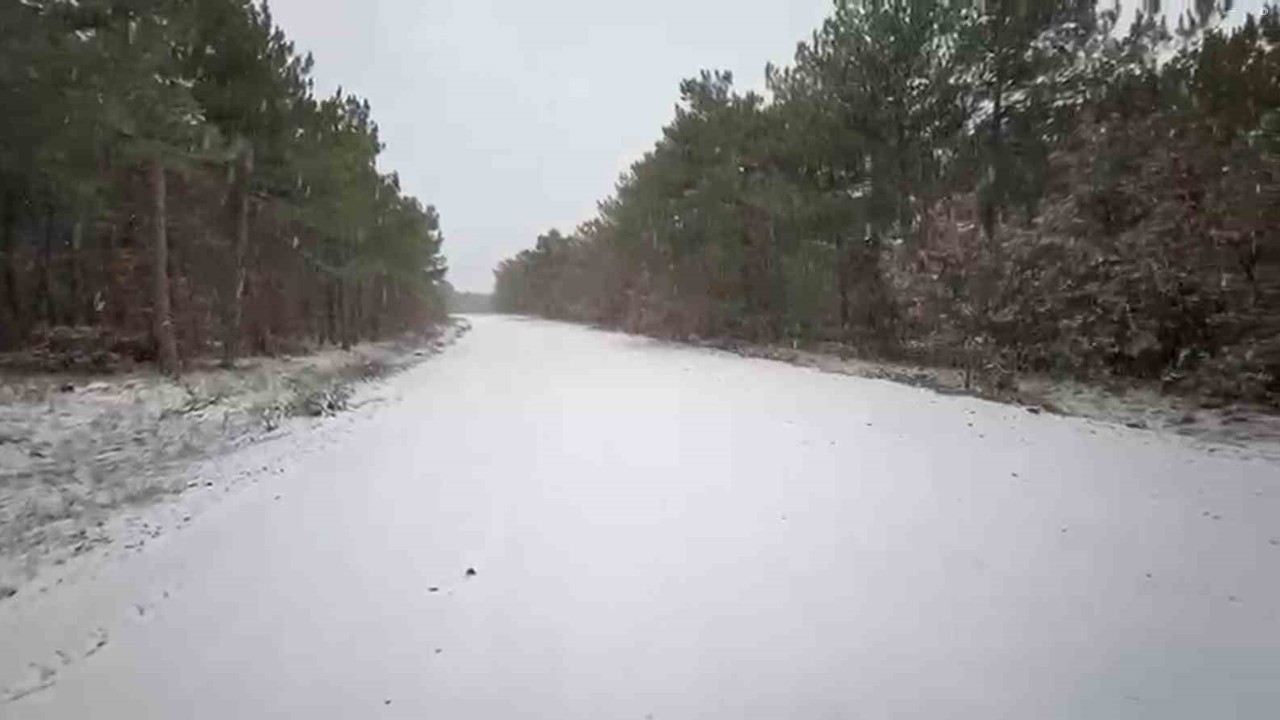 Türkmendağı etekleri beyaza büründü
