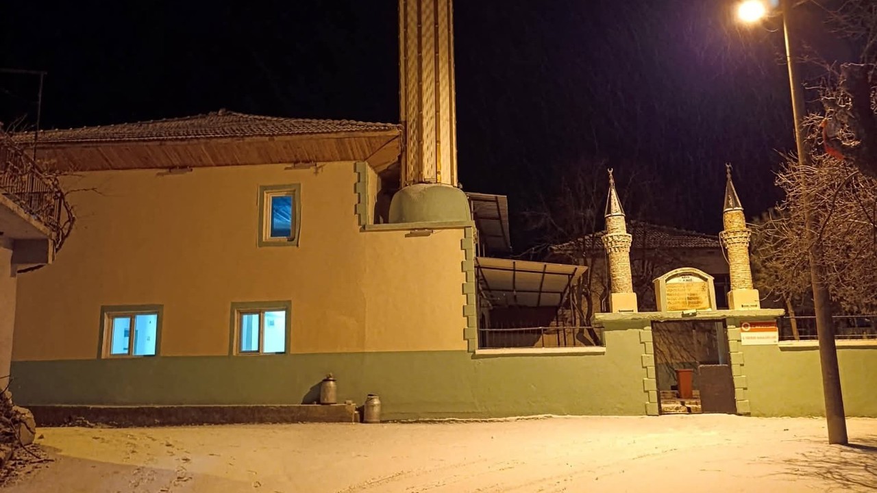 Selendi’ye ilk kar yağdı
