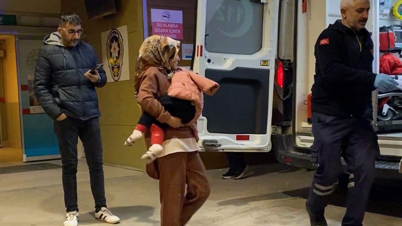 Üzerine şifonyer devrilen çocuk hastaneye kaldırıldı
