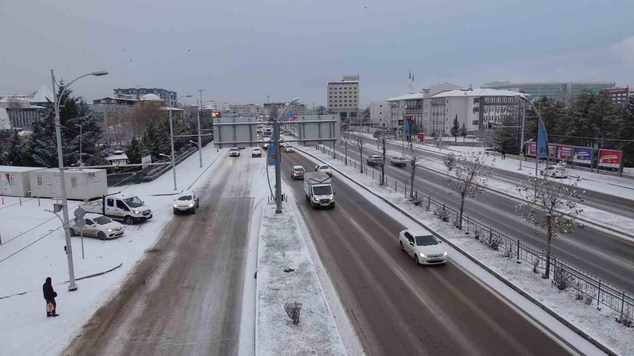 Malatya’da kar yağışı hayatı olumsuz etkiledi
