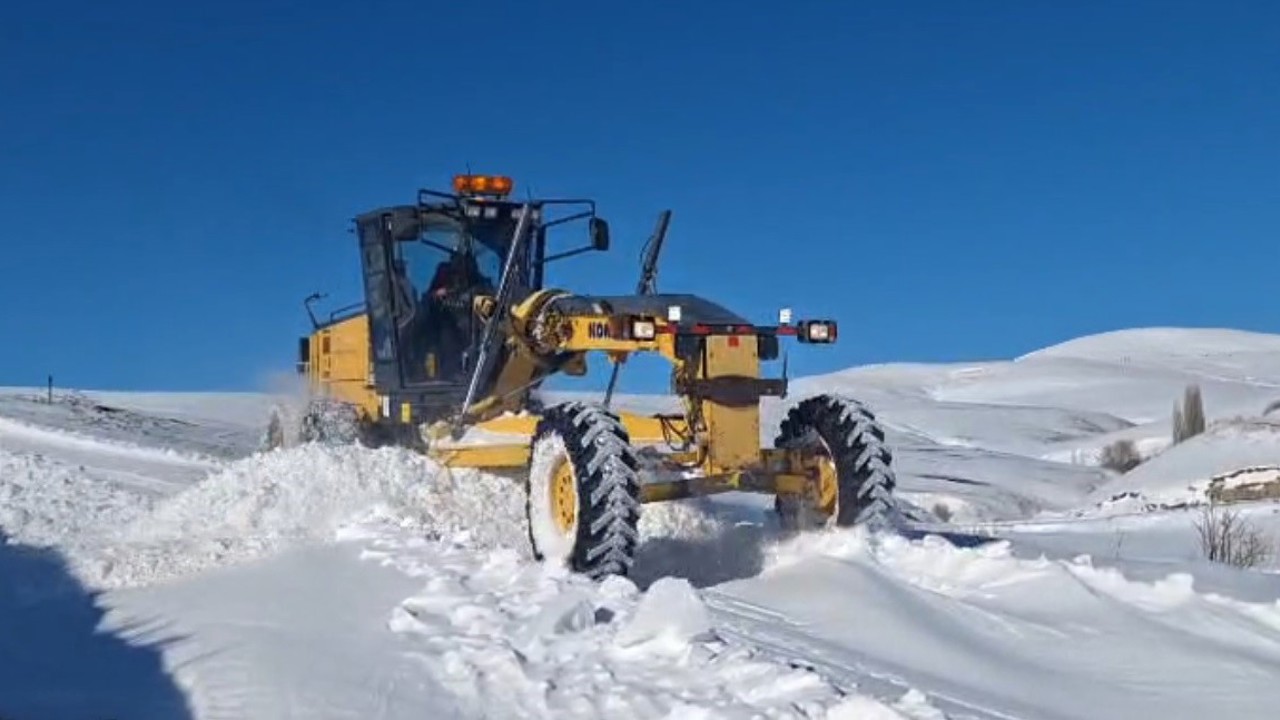 Kars’ta kapalı köy yolu kalmadı
