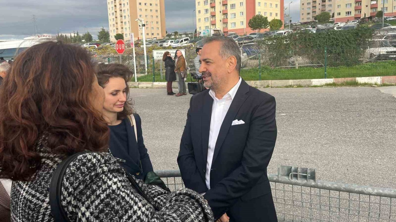 İzmir’de zimmet soruşturmasında gözaltına alınan 9 şüpheli adliyede
