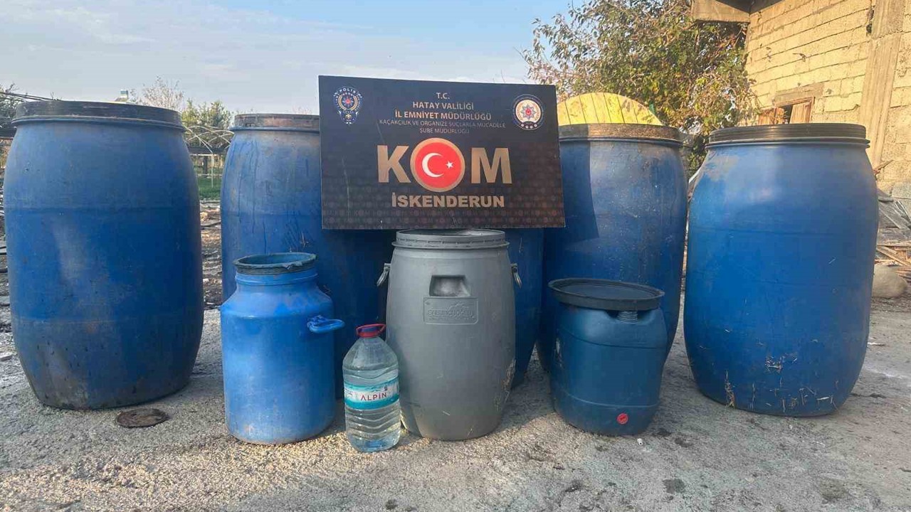 Hatay’da yılbaşı öncesi 1020 litre el yapımı alkol ele geçirildi
