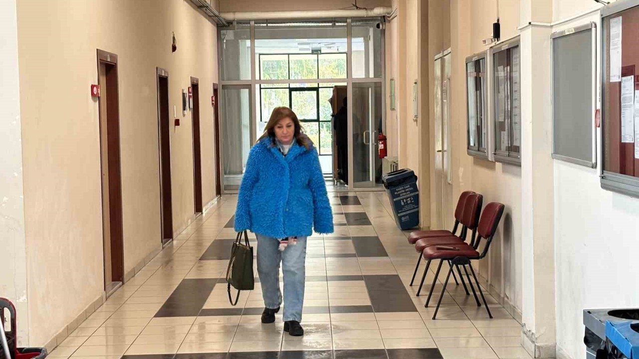 Annesi için bekledi, üniversite hayalini 53 yaşında gerçekleştirdi
