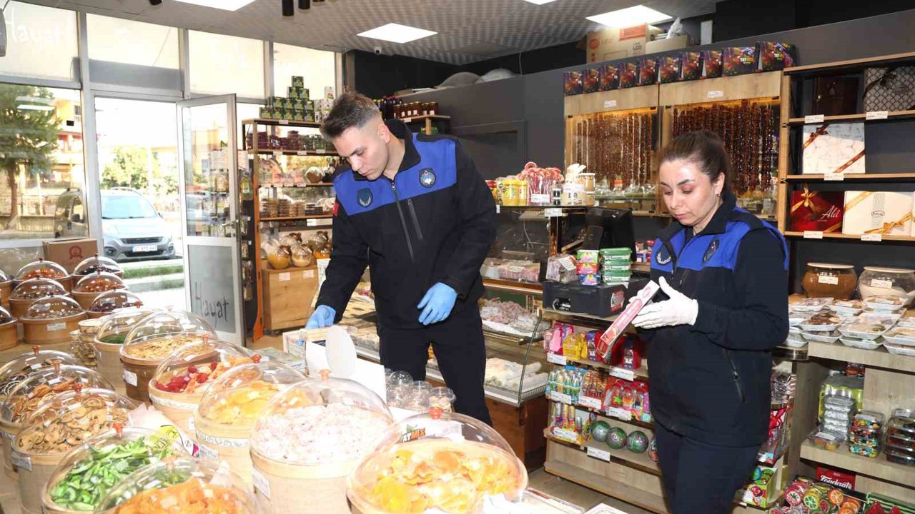 Yüreğir Belediyesi zabıta ekiplerinden yılbaşı öncesi sıkı denetim
