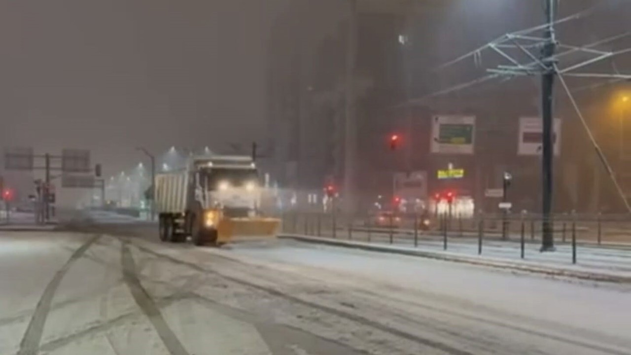 Gaziantep Büyükşehir, kar yağışına karşı tam kadro sahada
