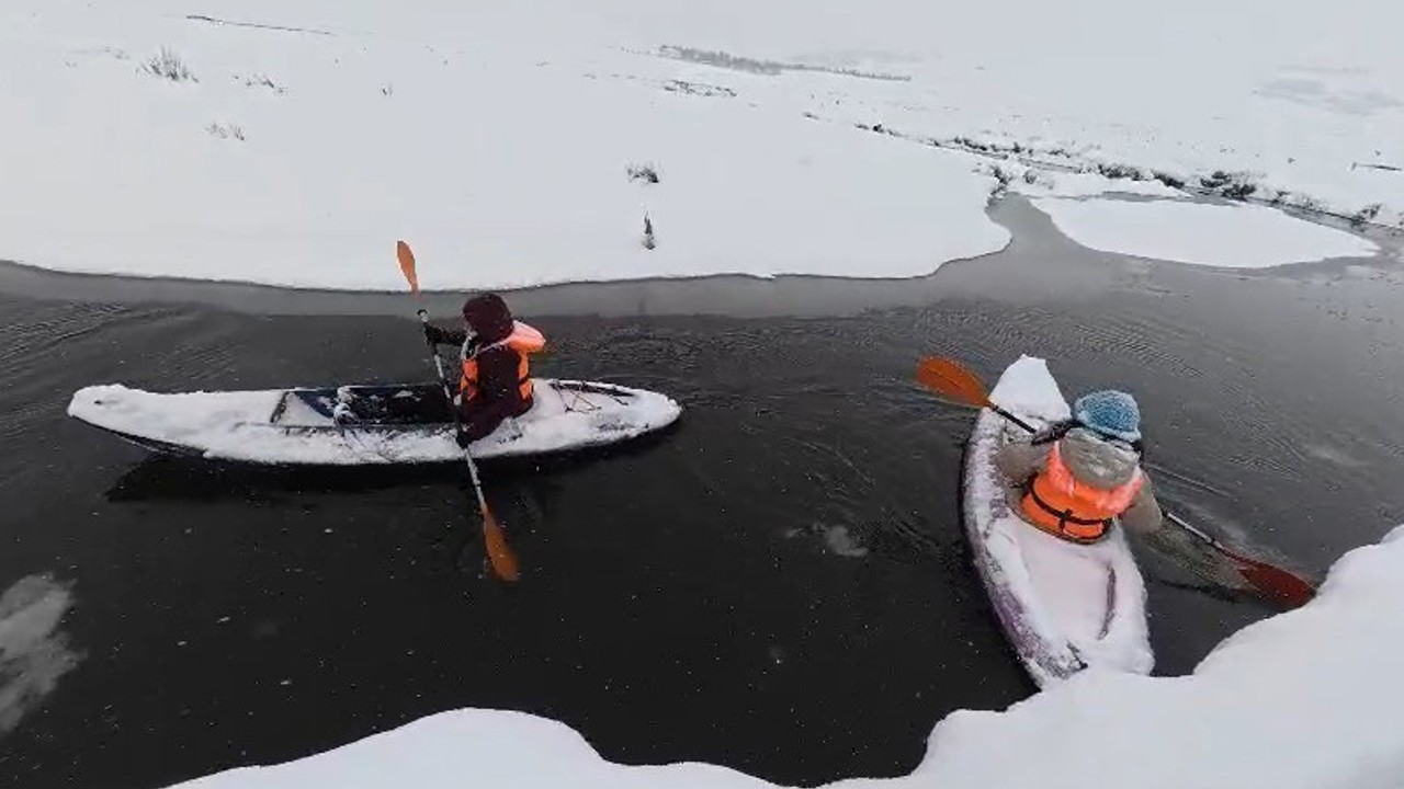 Tokat-Ordu sınırında donan mendereslerde kano yaptılar
