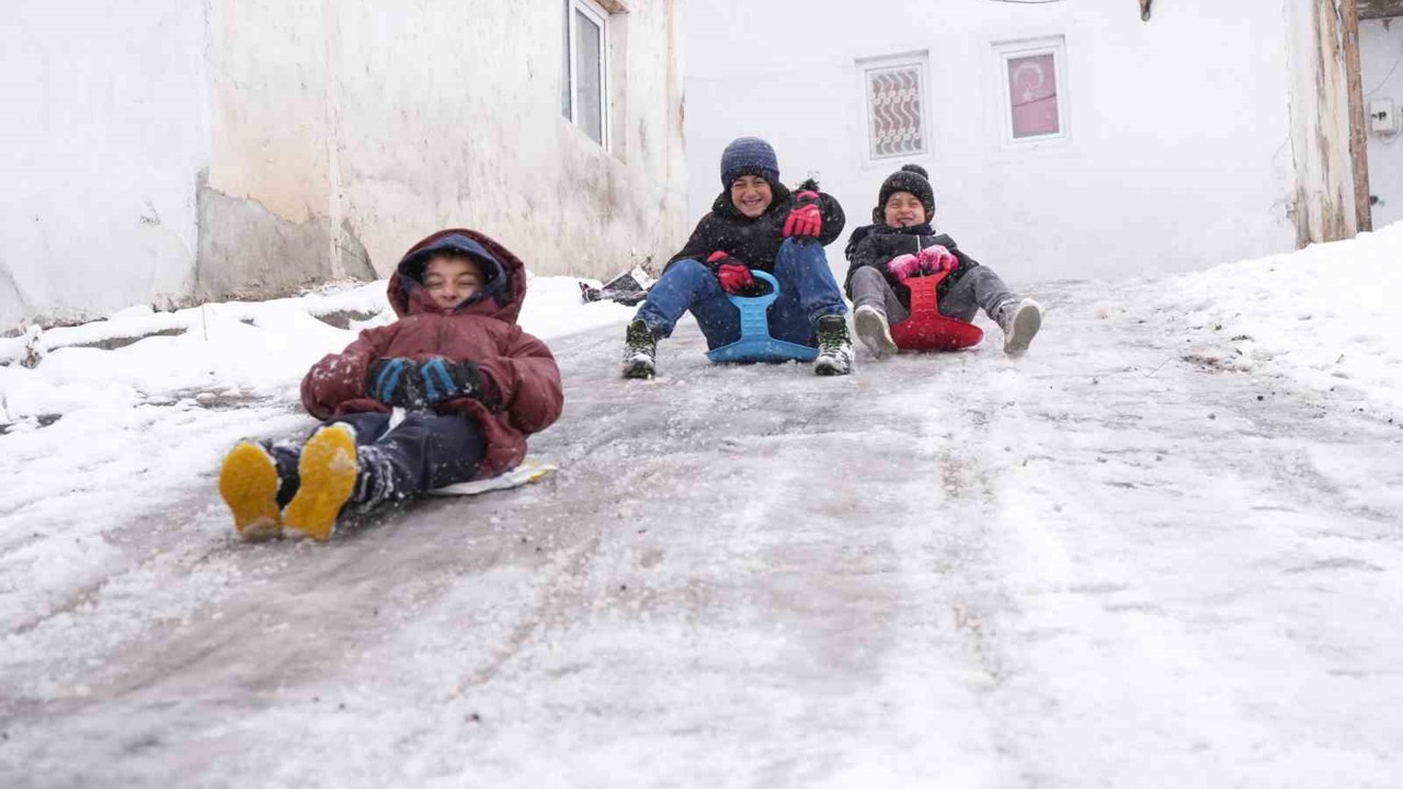 Bayburt’un süper abileri: Dik yokuş pist oldu, kardeş sevgisi soğuğu unutturdu
