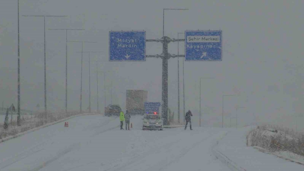 Gercüş’te Ayrancı geçidi kar nedeniyle ulaşıma kapandı
