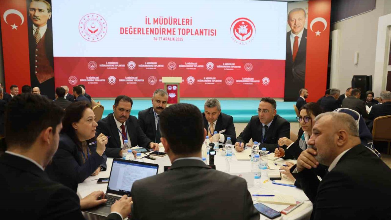 İl Aile ve Sosyal Politikalar Müdürü Bayrak, ’İl Müdürleri Değerlendirme Toplantısı’na katıldı
