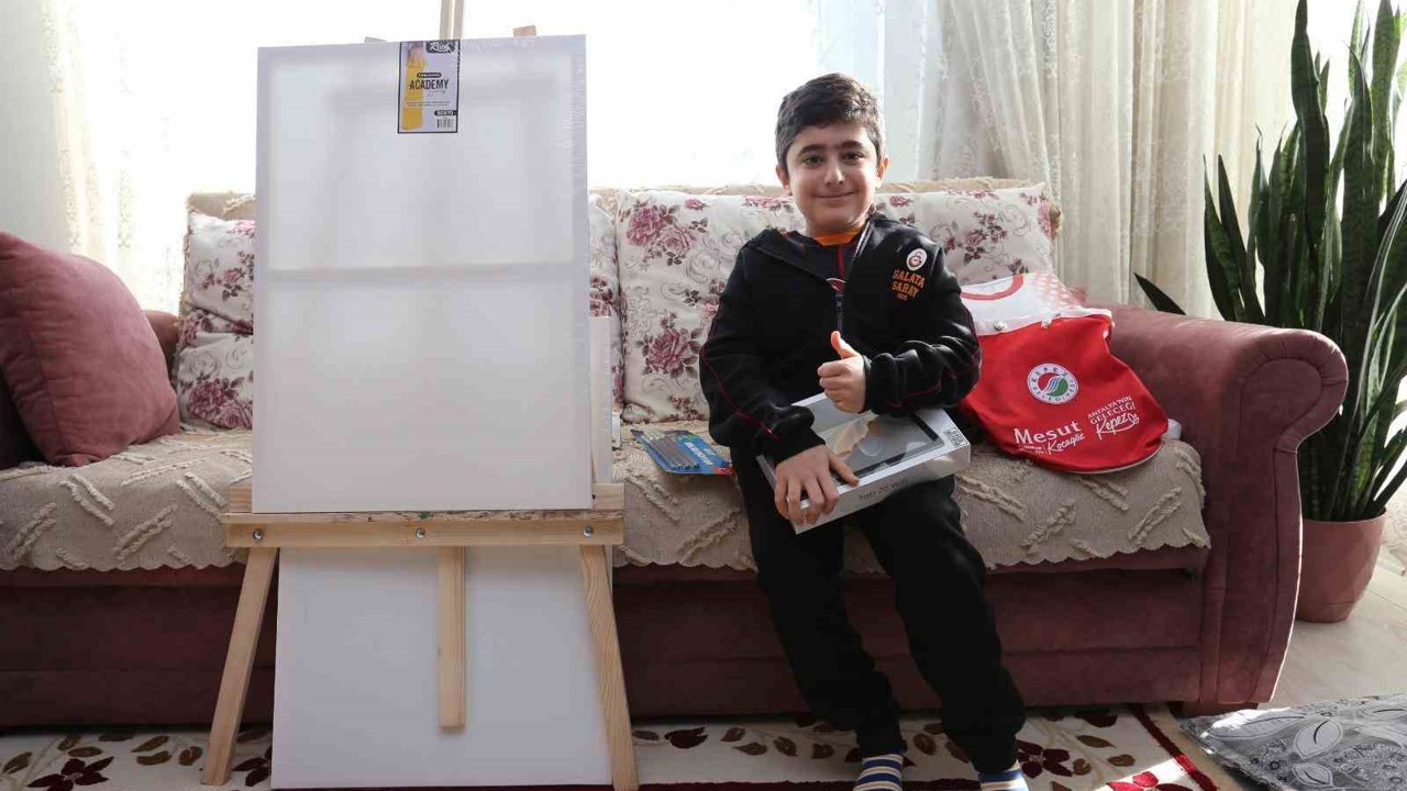 Genç ressamın hayalleri, Engelsiz Sanat Projesi ile renklendi
