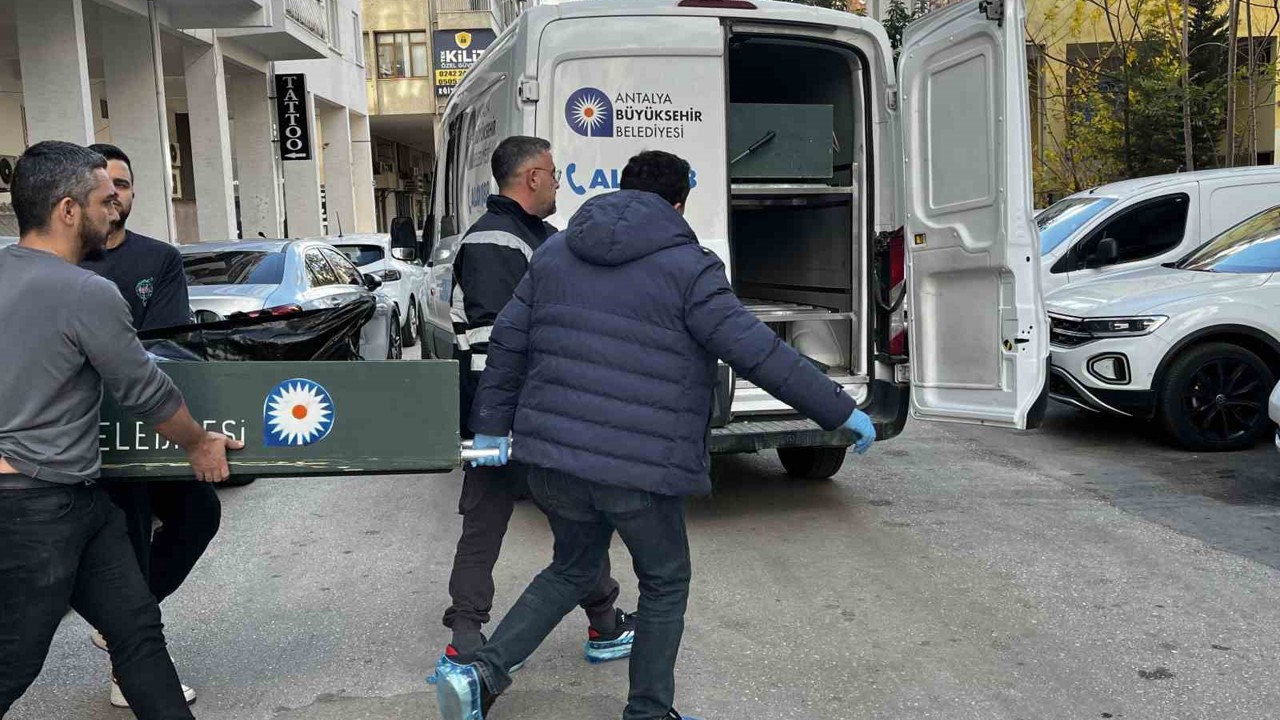 Antalya’da evinde ölü bulunan yaşlı kadının kızı ve erkek arkadaşı tutuklandı
