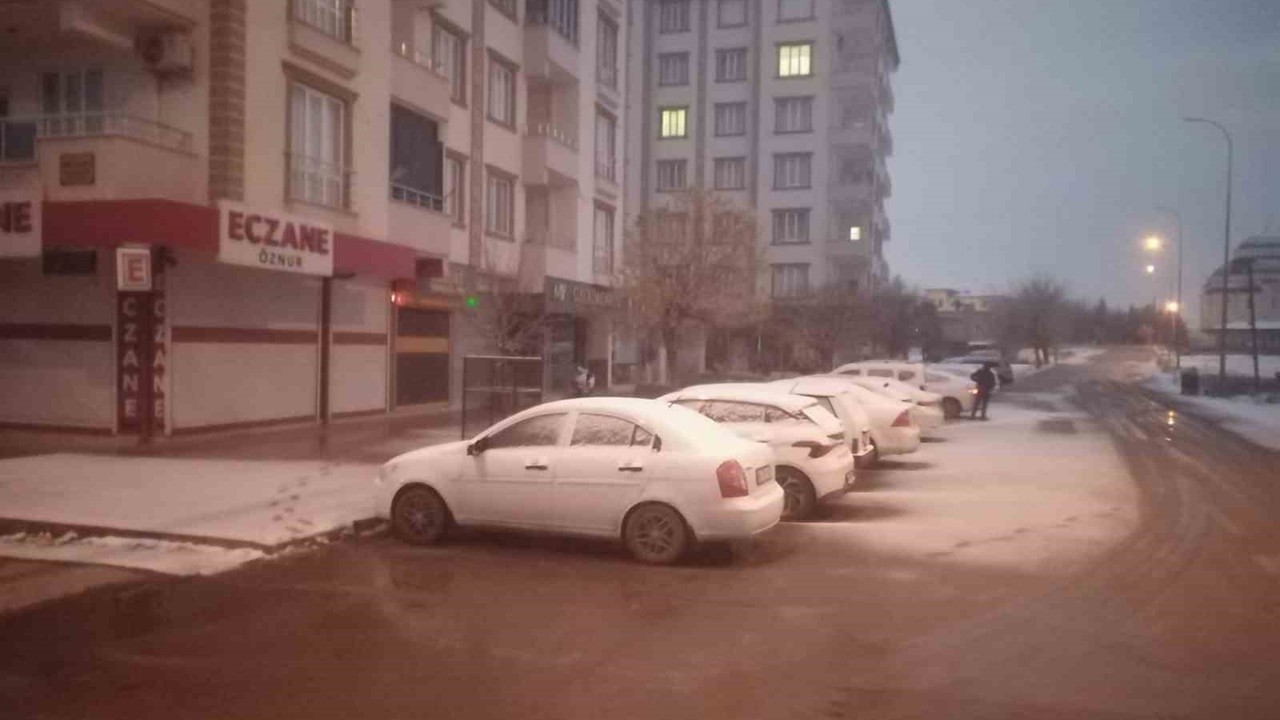 Yavuzeli’nde kar yağışı etkili oldu
