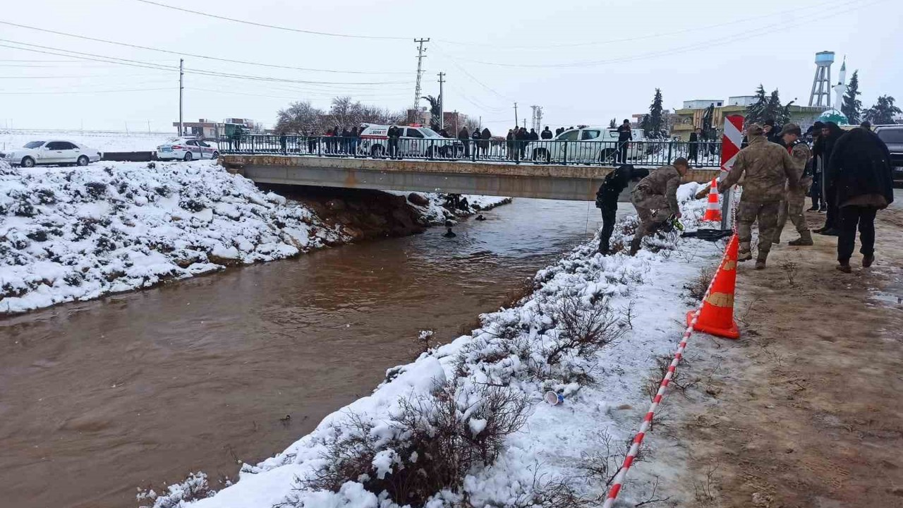 Şanlıurfa’da okul yolunda facia: Otomobil sulama kanalına devrildi, 4 kişi kayboldu
