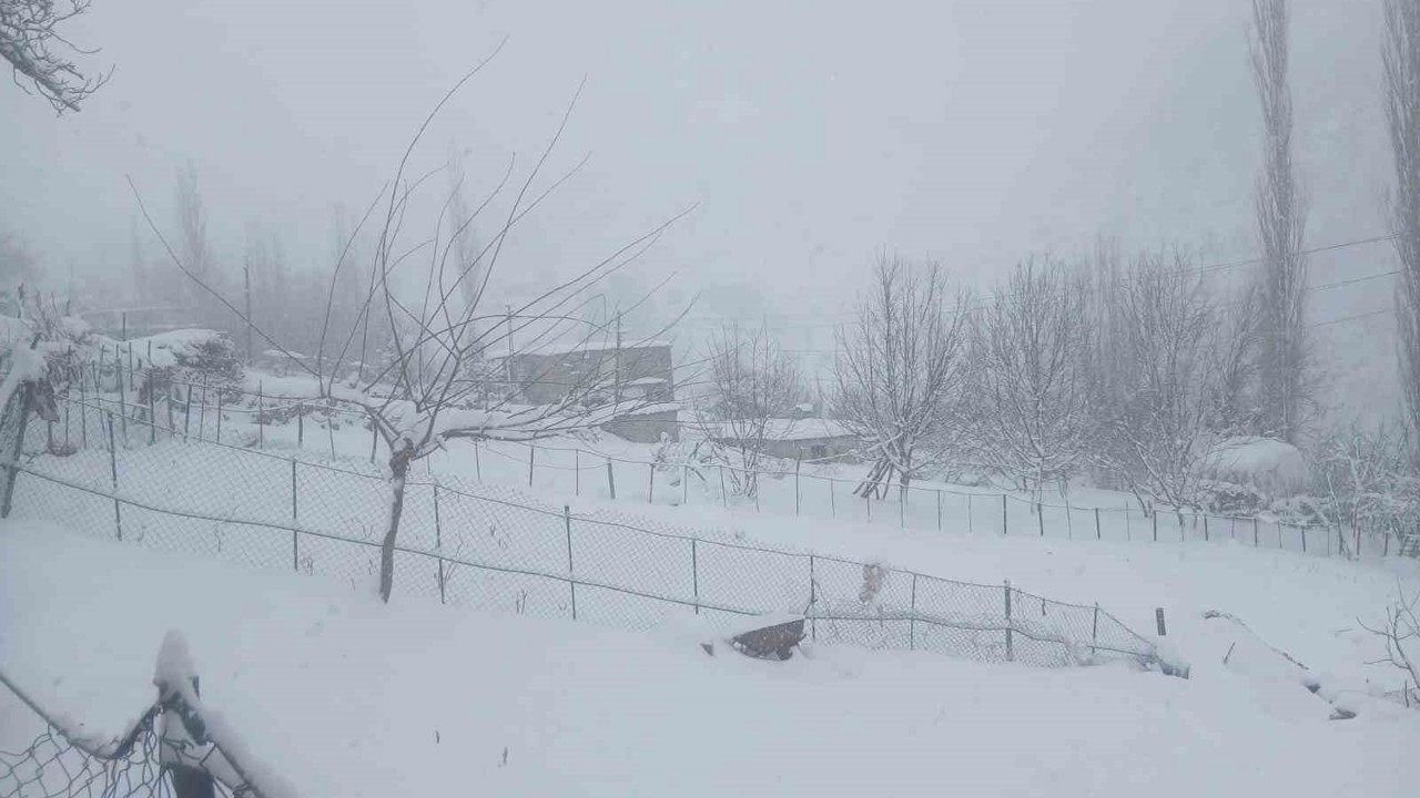 Batman’da kar esareti: 300’ün üzerinde köy ve mezra yolu kapandı
