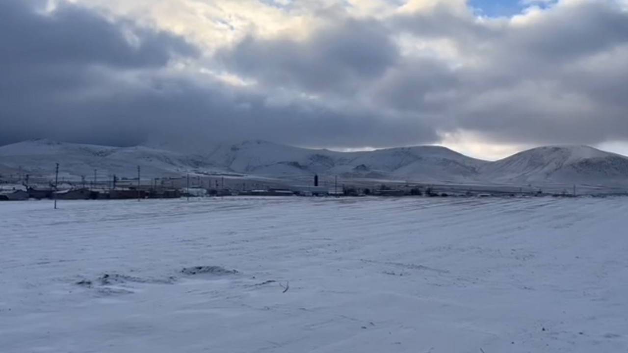 Karapınar’da beklenen kar geldi

