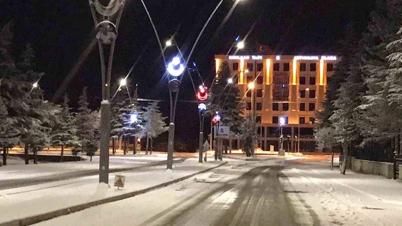 Ereğli’ye mevsimin ilk karı yağdı
