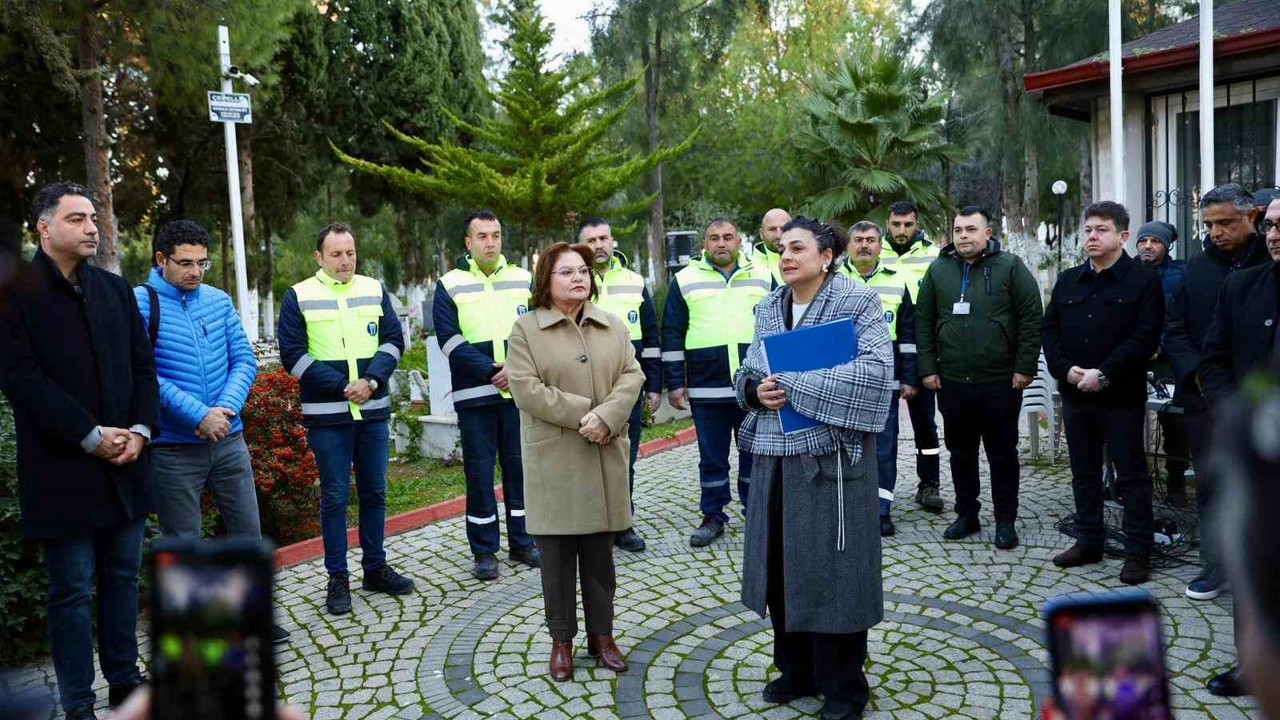Başkan Gençay: "Mezarlıklar düzenli ve eksiksiz bir şekilde devredildi"
