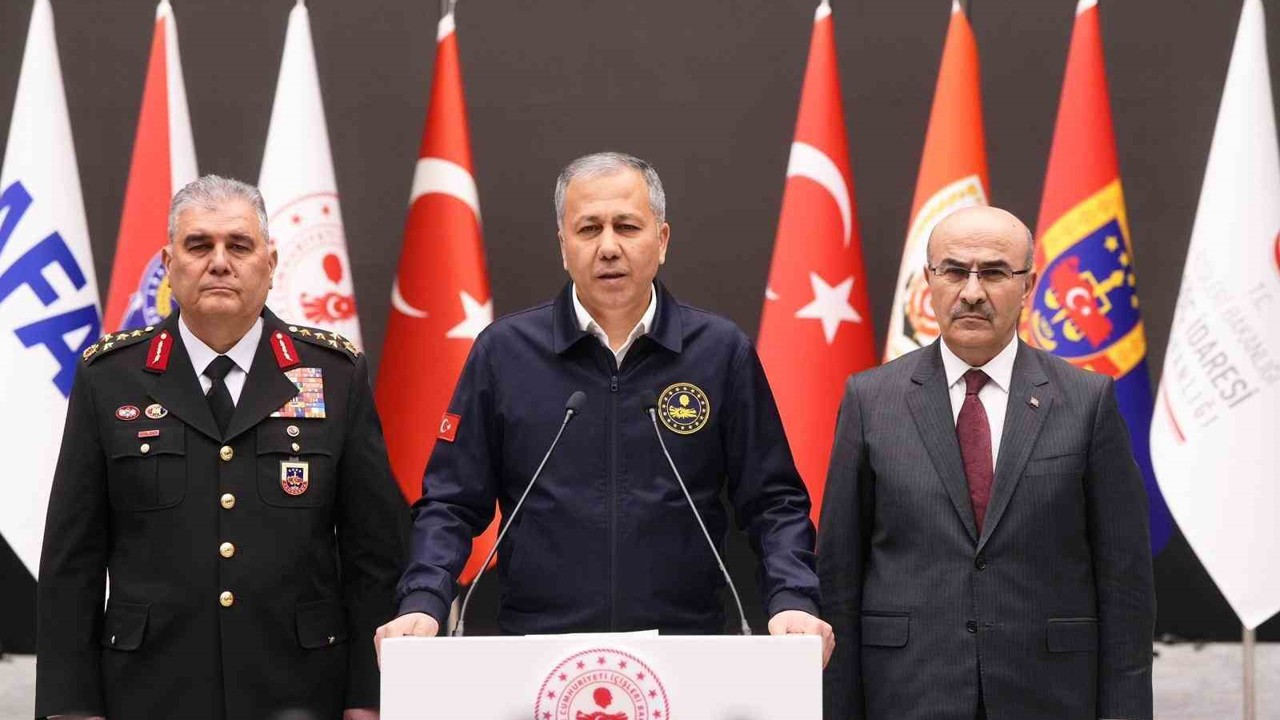 İçişleri Bakanı Ali Yerlikaya: "Yalova’da DEAŞ terör örgütü mensuplarıyla çıkan çatışmada 3 polisimiz şehit oldu, 8 polisimiz ve 1 bekçimiz yaralandı"
