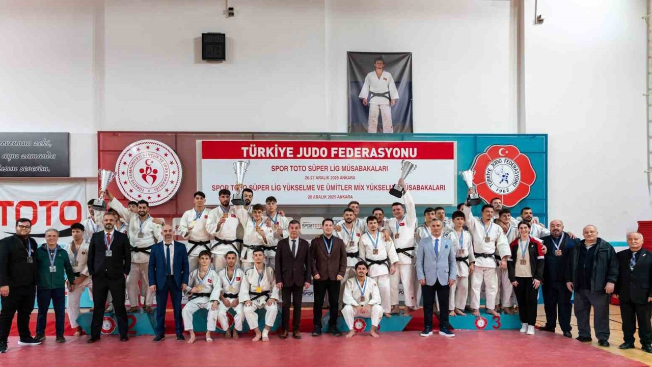 Yunusemre Belediyespor erkek judo takımı Süper Lig’e yükseldi
