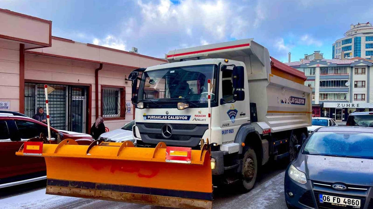 Ankara’da kar yağışıyla birlikte tüm ekipler sahada
