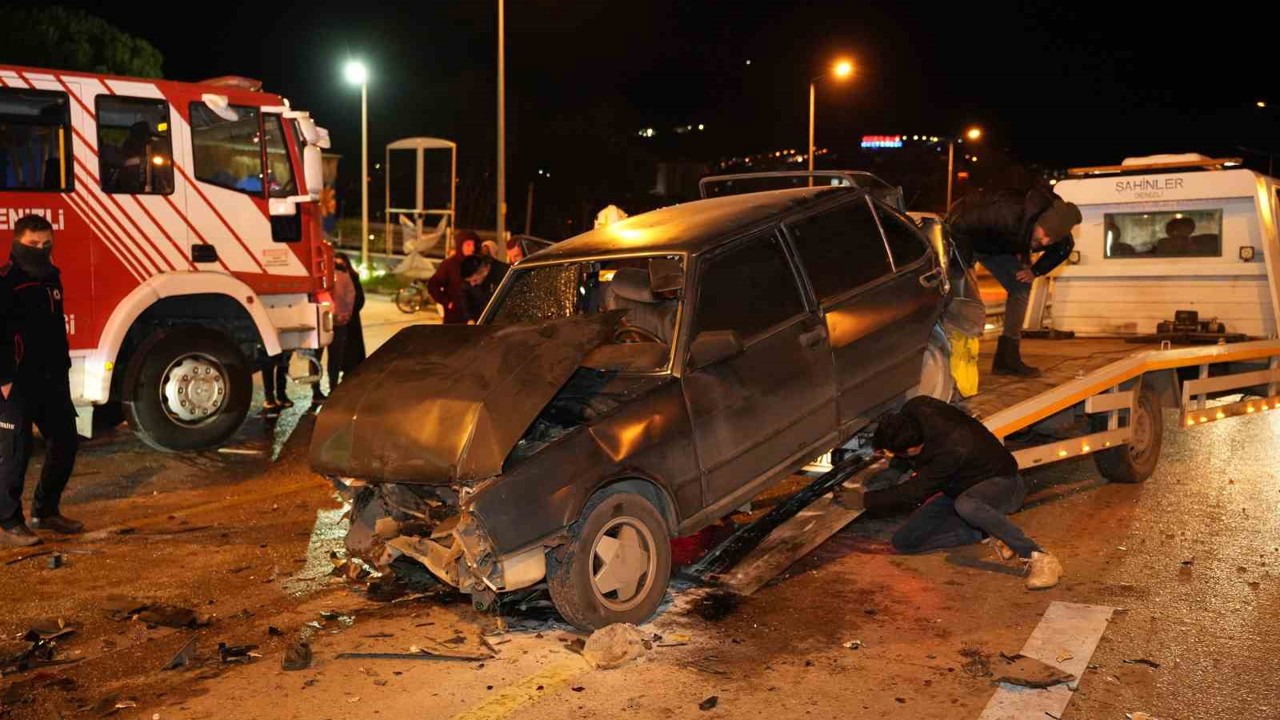 Denizli’de 5 araçlı zincirleme trafik kazasında yaralanan sürücü kurtarılmadı
