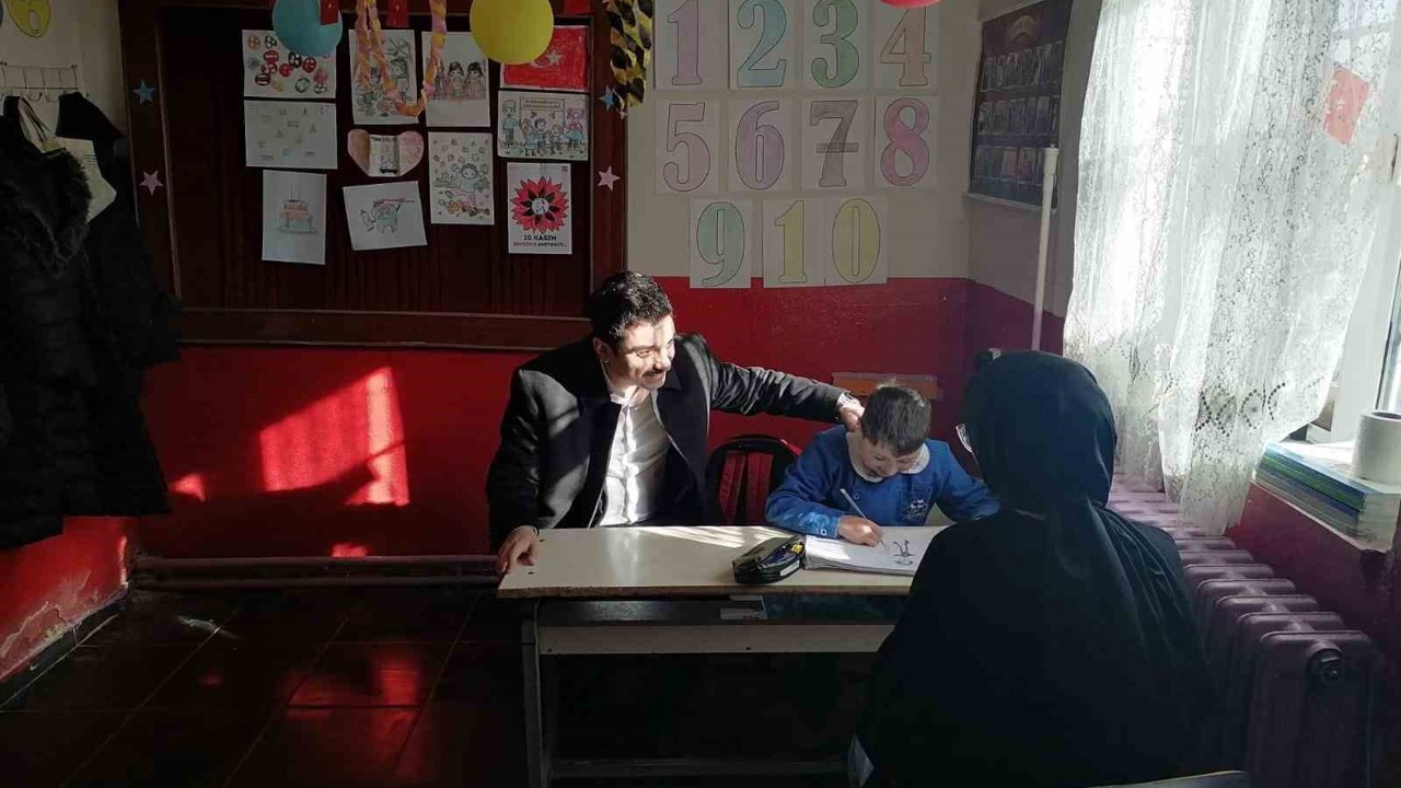 Susuz Kaymakamı Tutal’ın  okul ziyaretleri sürüyor
