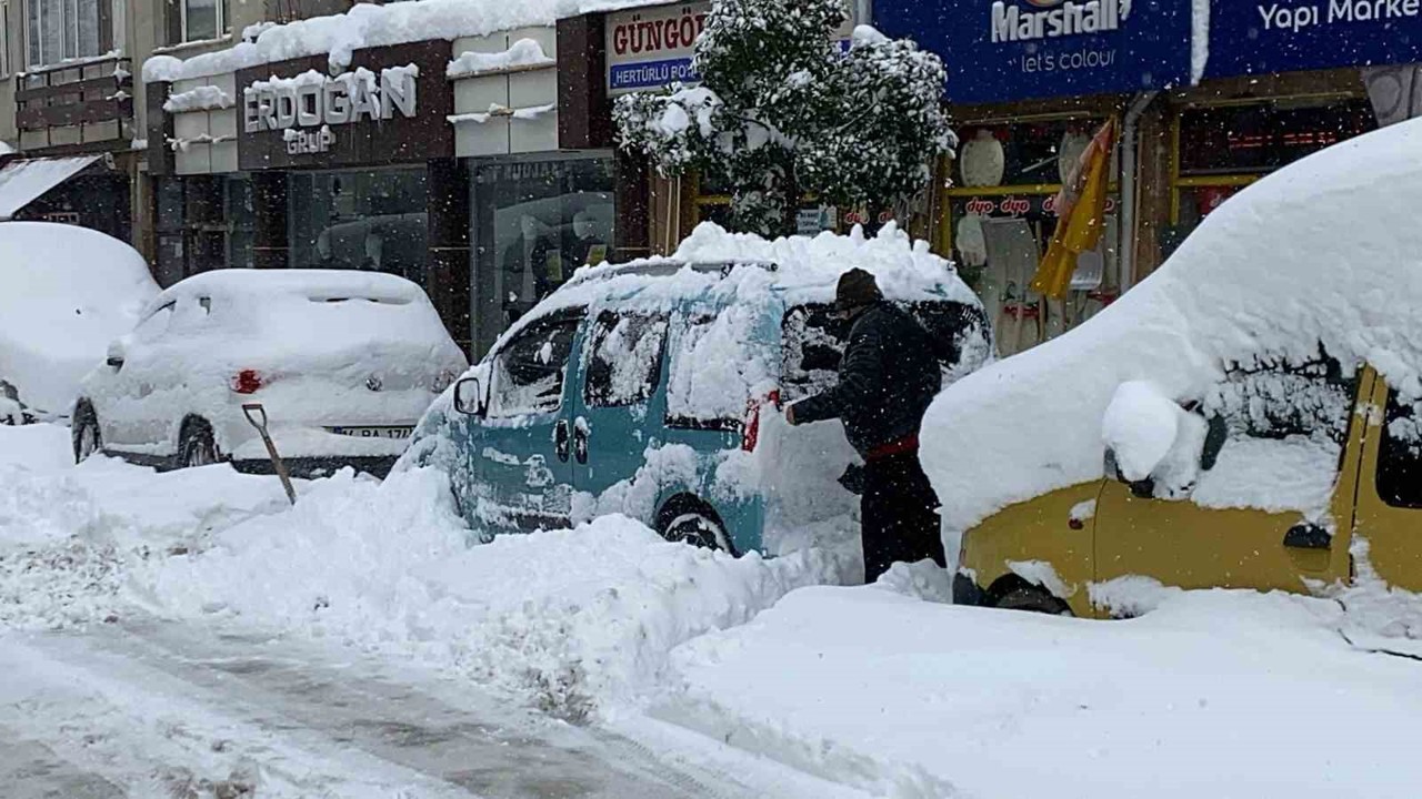 Bolu’yu kar esir aldı: "Hiç kimse panik yapmasın"
