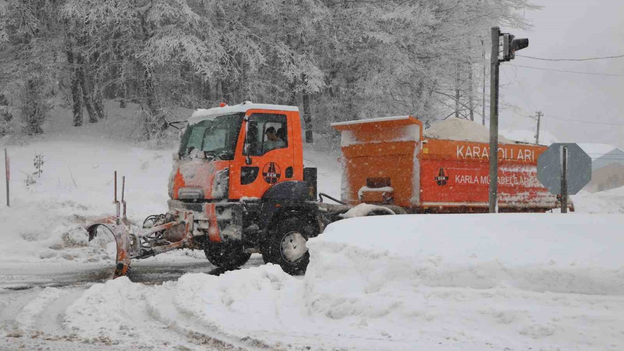 Bolu Dağı’nda yoğun kar yağışı başladı
