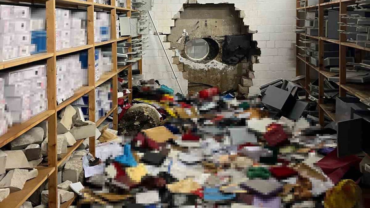 Almanya’da hırsızlar duvarı delerek banka kasasını soydu
